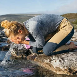 Free Recy Naisten Seamless Aluspaita